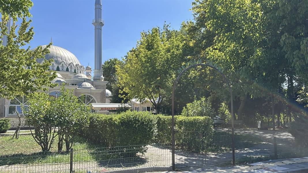 Cami önünde ölü bulundu! 3